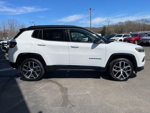 Used 2024 Jeep Compass Limited w/ Elite Group AWD/4WD image 4