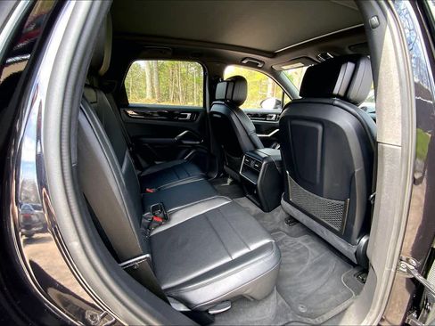 Used 2019 Porsche Cayenne AWD/4WD image 18