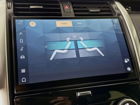 Used 2025 Land Rover Discovery S image 18