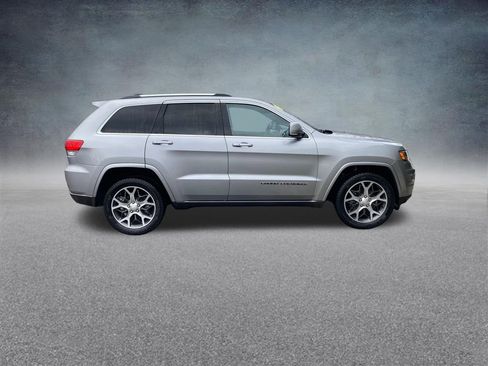 Used 2018 Jeep Grand Cherokee Limited image 9