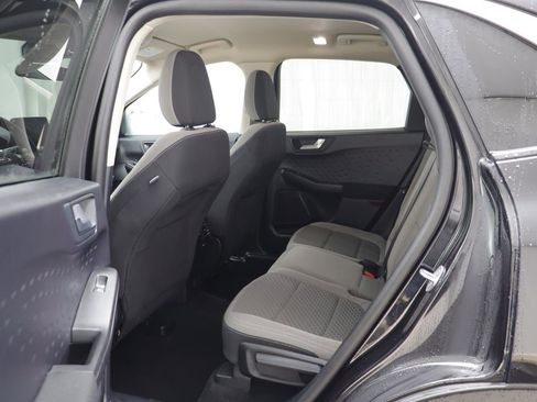 Used 2020 Ford Escape SE image 12