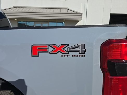 Used 2025 Ford F250 Lariat w/ Lariat Ultimate Package image 4