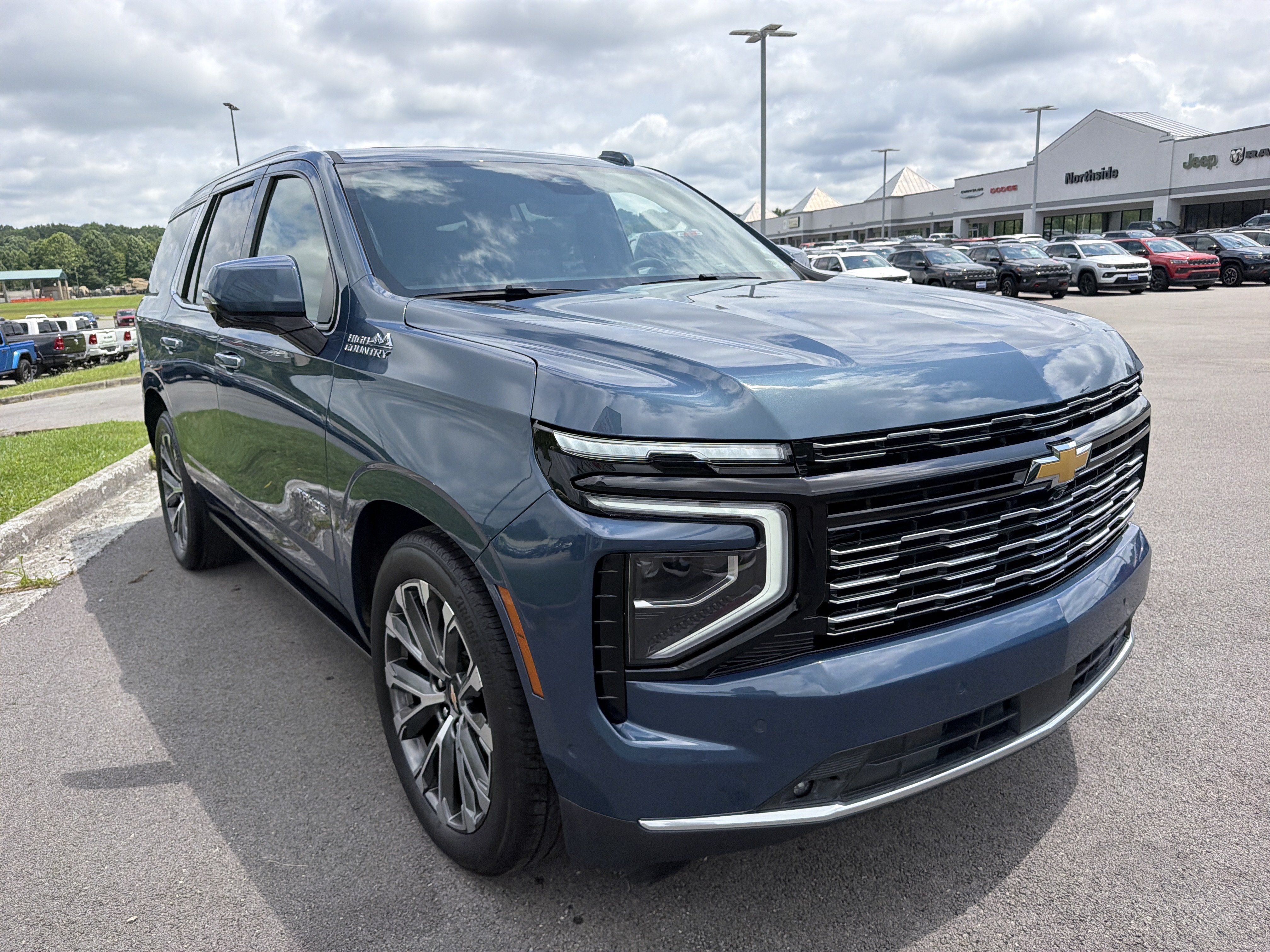 Used 2026 Chevrolet Tahoe High Country AWD/4WD image 3