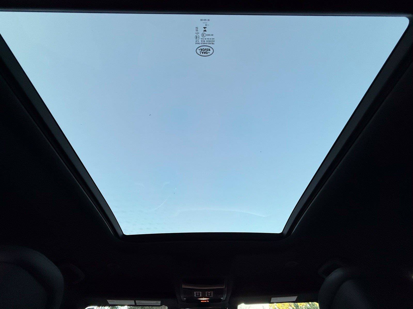 Used 2024 Land Rover Defender 130 X-Dynamic SE AWD/4WD image 40