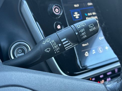 Used 2022 Chevrolet Bolt EUV LT w/ Comfort Package image 39