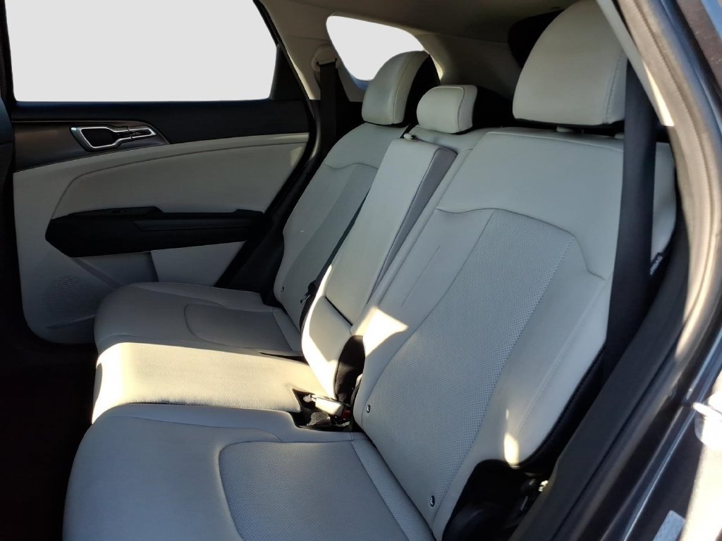 Used 2024 Kia Sportage EX FWD image 16