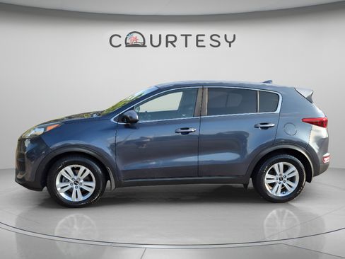 Used 2017 Kia Sportage LX FWD image 2