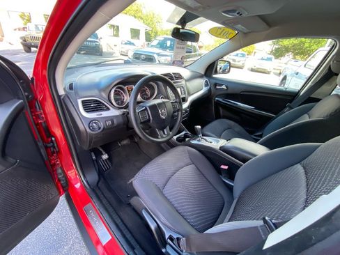 Used 2017 Dodge Journey SE image 29