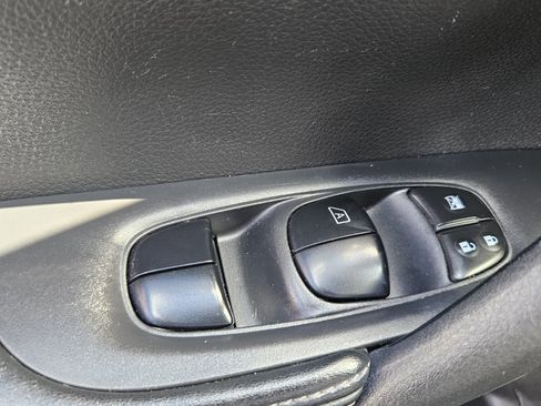 Used 2020 Nissan Rogue S image 13