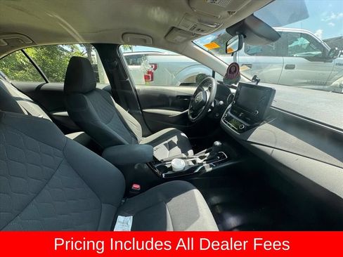Used 2022 Toyota Corolla LE FWD image 3