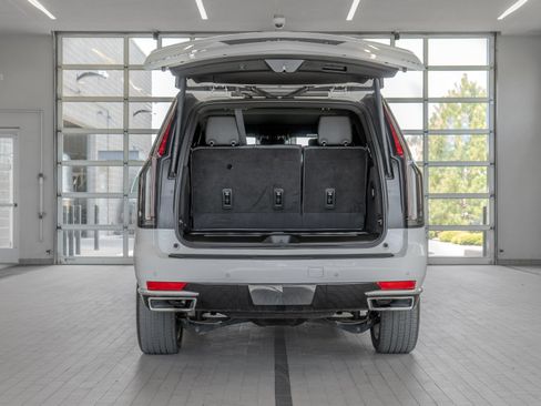 Used 2023 Cadillac Escalade Premium Luxury AWD/4WD image 16