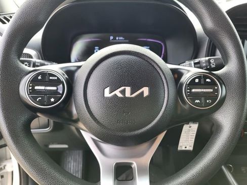 Used 2025 Kia Soul LX w/ LX Technology Package image 5