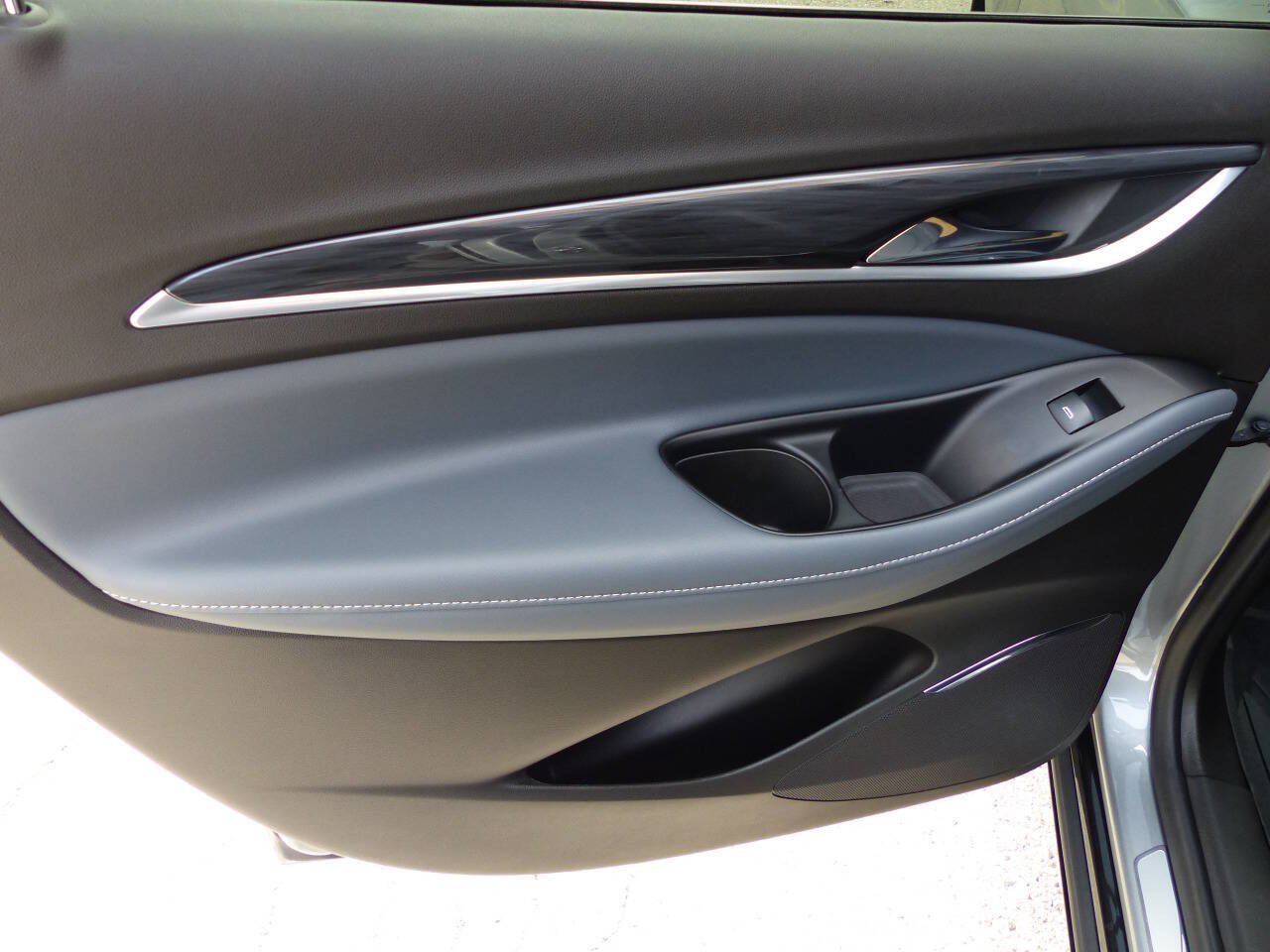 Used 2023 Buick Enclave Essence w/ LPO, Floor Liner Package FWD image 22