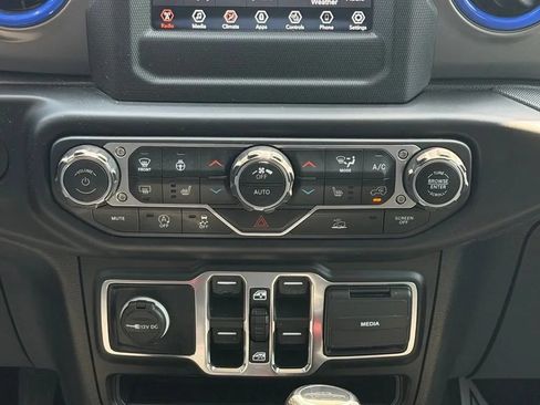 Used 2021 Jeep Gladiator Sport AWD/4WD image 22