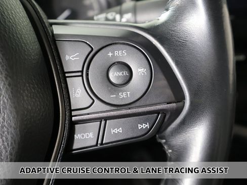 Used 2022 Toyota Camry SE image 3