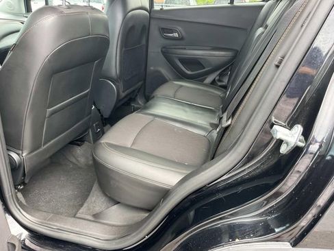Used 2018 Chevrolet Trax LT w/ LT Convenience Package image 18