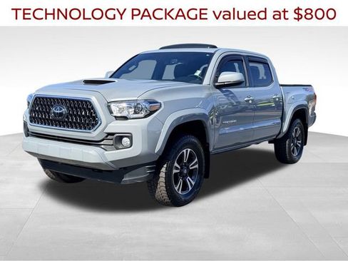 Used 2018 Toyota Tacoma TRD Sport image 6