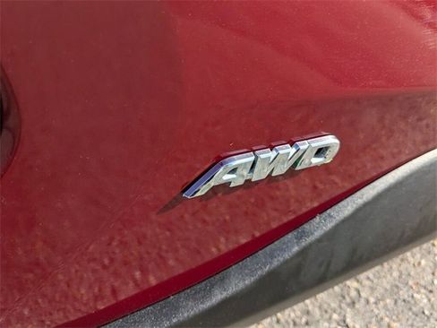 Used 2021 Toyota RAV4 XLE Premium image 16