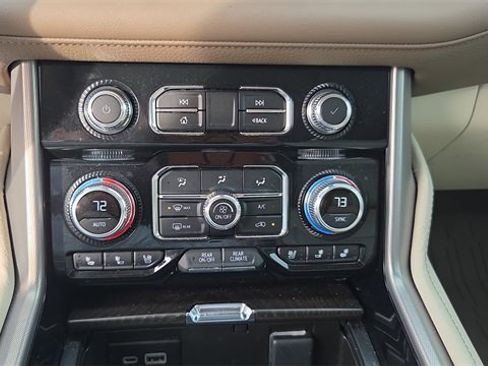 Used 2024 GMC Yukon XL Denali image 11