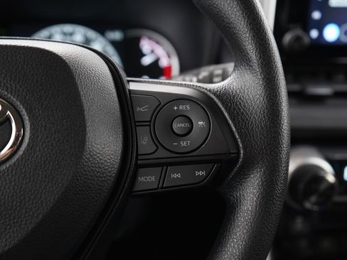 Used 2025 Toyota RAV4 XLE image 25