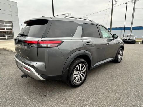 Used 2022 Nissan Pathfinder SL FWD image 2