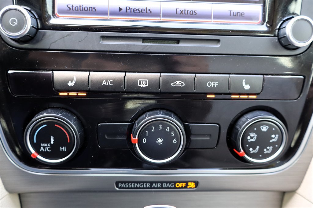 Used 2015 Volkswagen Passat TDI SE FWD image 25