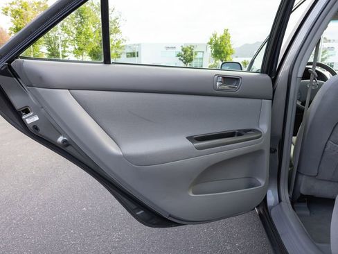 Used 2005 Toyota Camry LE FWD image 29