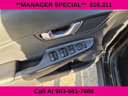 Used 2022 Hyundai Kona Limited FWD image 24