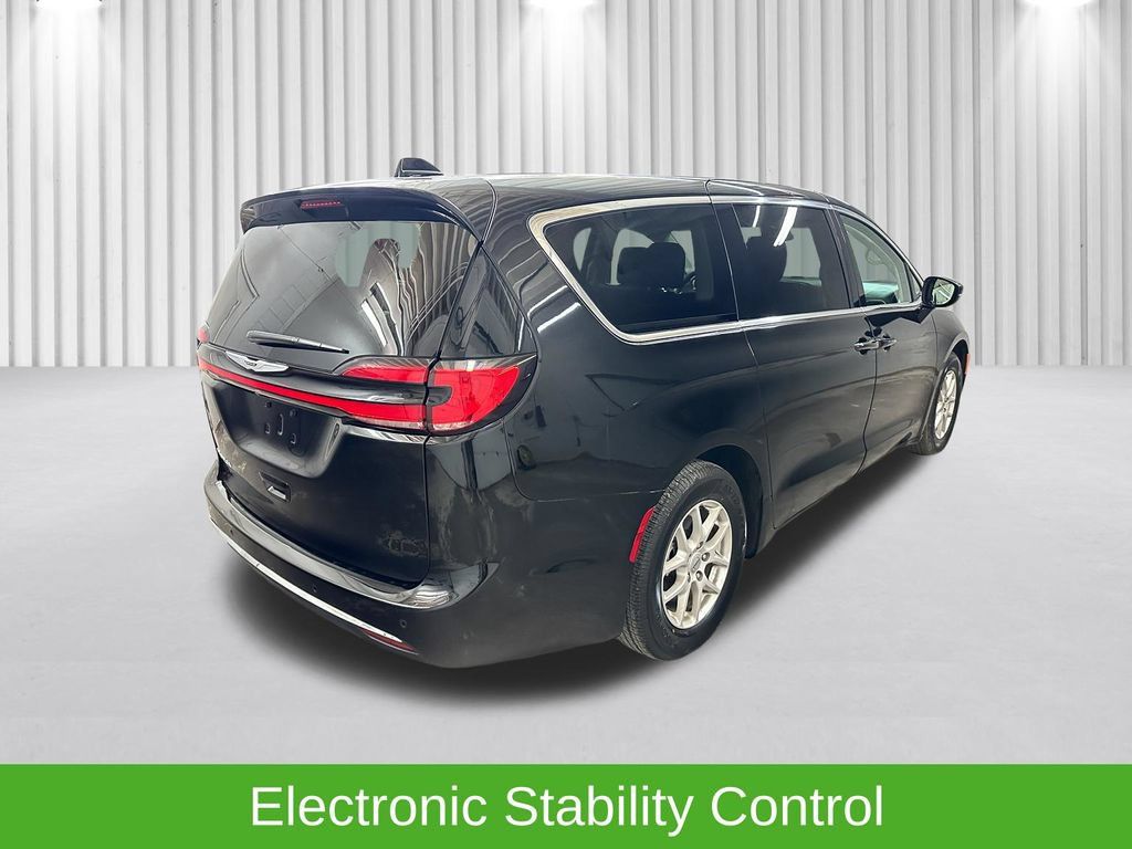 Used 2024 Chrysler Pacifica Touring-L FWD image 8