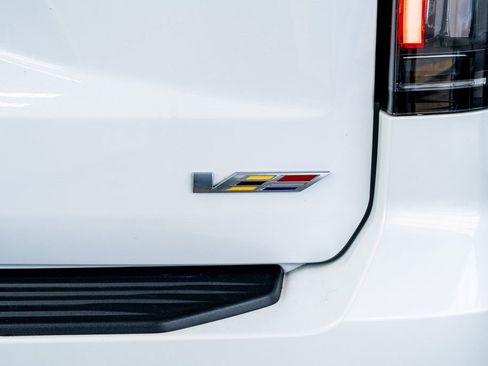 Used 2023 Cadillac Escalade V w/ LPO, ONYX Package image 31