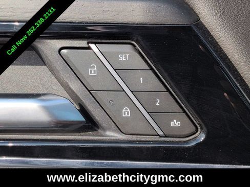 Used 2025 GMC Yukon Denali AWD/4WD image 24