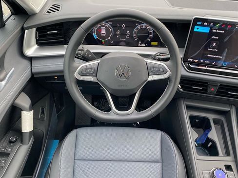 New 2026 Volkswagen Tiguan SE image 5