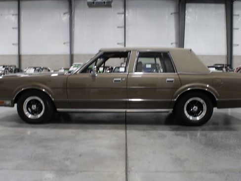 Used 1989 Lincoln Town Car RWD image 21