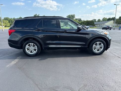 Used 2024 Ford Explorer XLT w/ Equipment Group 202A AWD/4WD image 8