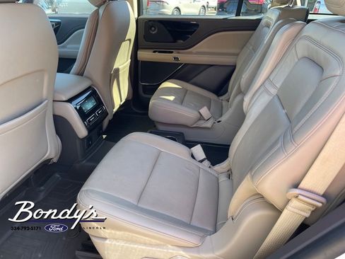 Used 2020 Lincoln Aviator Reserve w/ Elements Package Plus image 14