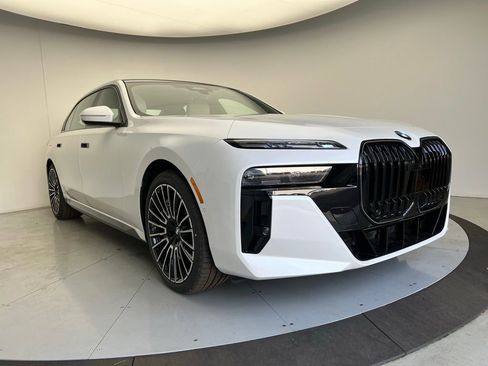 New 2026 BMW 760i xDrive w/ Executive Package AWD/4WD image 2