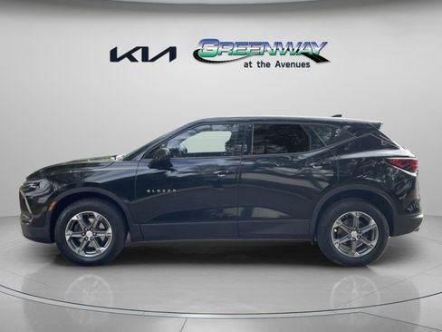 Used 2023 Chevrolet Blazer LT image 2