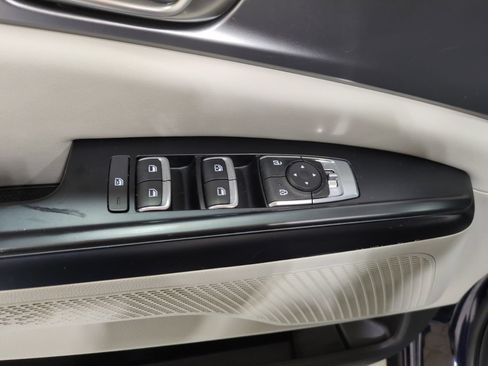 Certified 2024 Kia Carnival LX FWD image 18