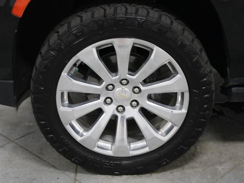 Used 2021 Chevrolet Tahoe Premier w/ Premium Package AWD/4WD image 18