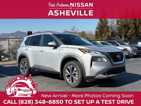 Used 2022 Nissan Rogue SV image 1