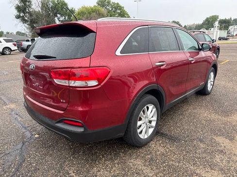 Used 2017 Kia Sorento AWD image 4
