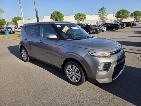 Used 2022 Kia Soul LX image 2