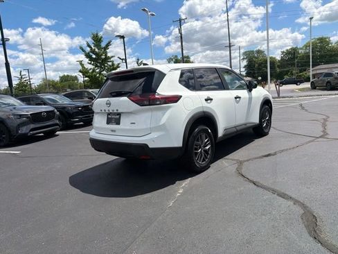 Used 2024 Nissan Rogue S AWD/4WD image 9