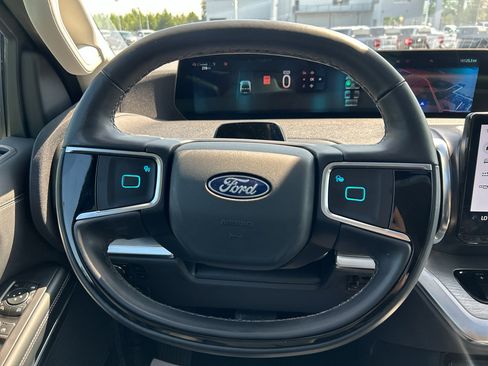 Used 2025 Ford Expedition Platinum AWD/4WD image 37
