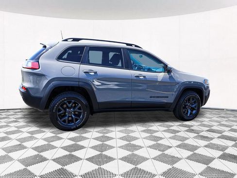 Used 2019 Jeep Cherokee Latitude AWD/4WD image 12