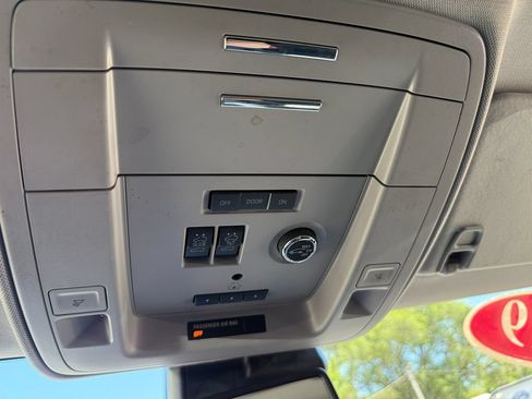 Used 2019 GMC Yukon XL SLT w/ Open Road Package AWD/4WD image 32