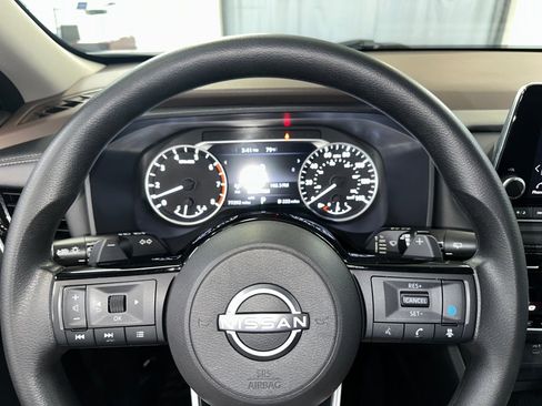 Used 2022 Nissan Rogue SV AWD/4WD image 9