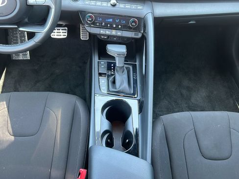 Used 2025 Hyundai Elantra SEL FWD image 14