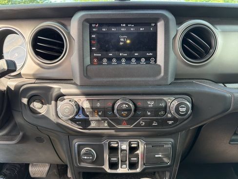 Used 2020 Jeep Gladiator Sport w/ Quick Order Package 24S AWD/4WD image 10