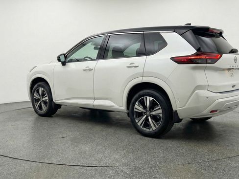 Used 2025 Nissan Rogue SV AWD/4WD image 6